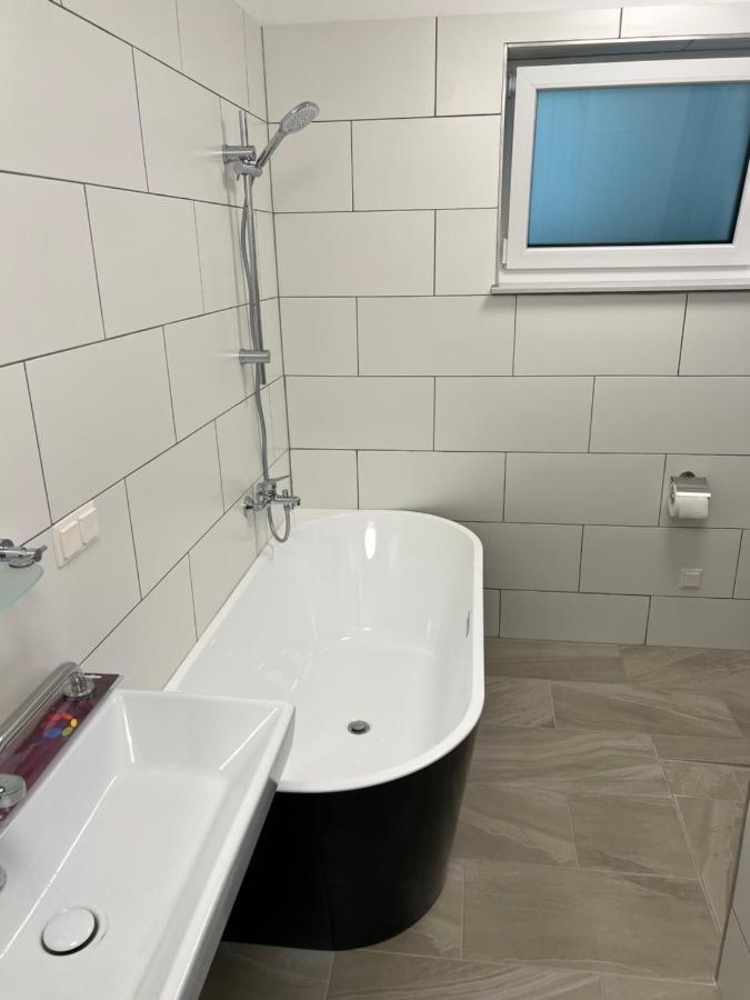 Ruhige Gruene Oase Bei Flughafen Schwechat Zewnętrze zdjęcie